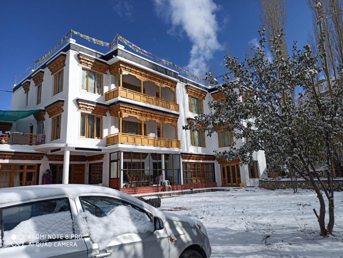 Rock Castle Residency Hotel เลห์ ภายนอก รูปภาพ