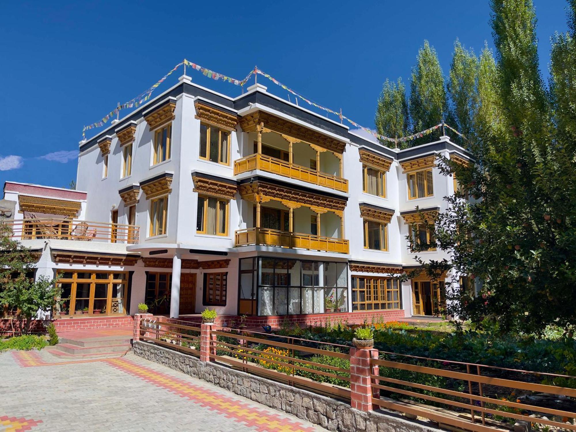 Rock Castle Residency Hotel เลห์ ภายนอก รูปภาพ