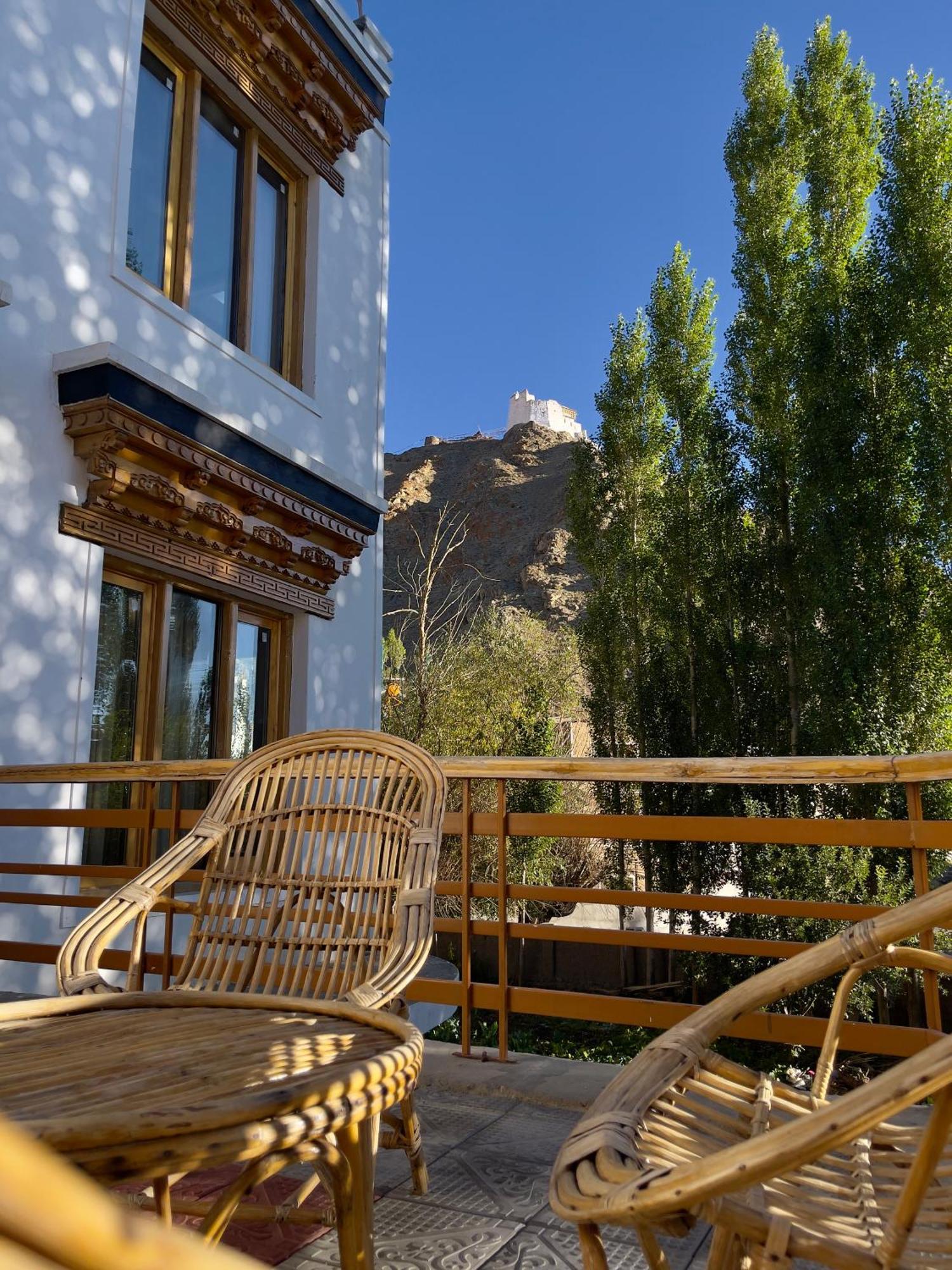 Rock Castle Residency Hotel เลห์ ภายนอก รูปภาพ