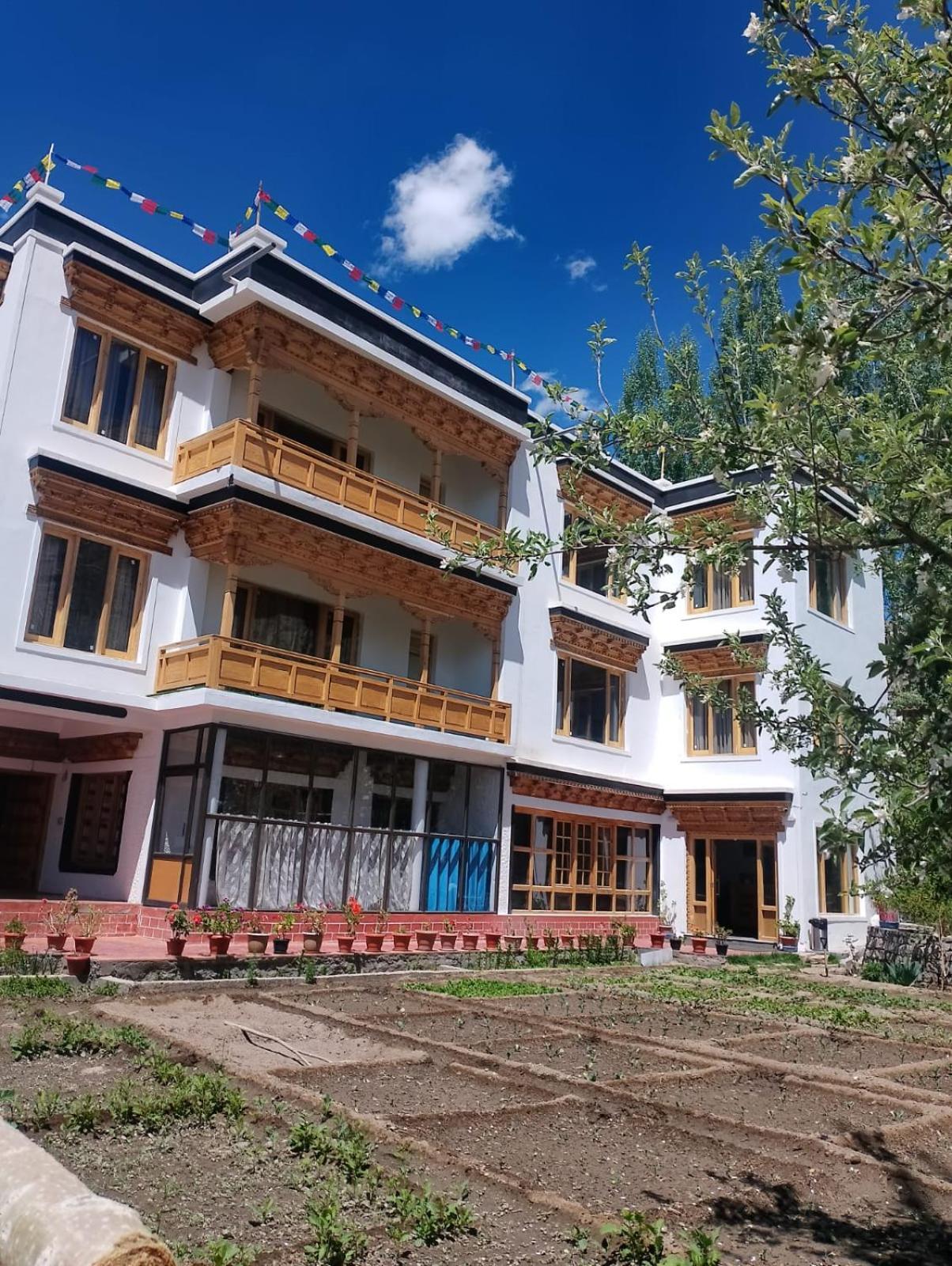 Rock Castle Residency Hotel เลห์ ภายนอก รูปภาพ